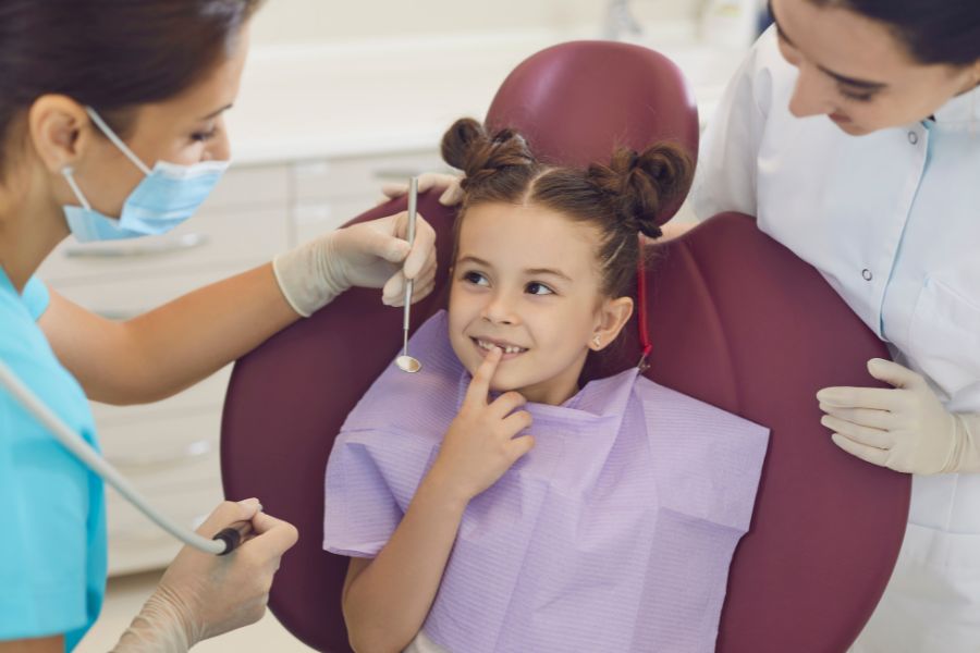 Problemy z zębami u dzieci - jak im zapobiegać?